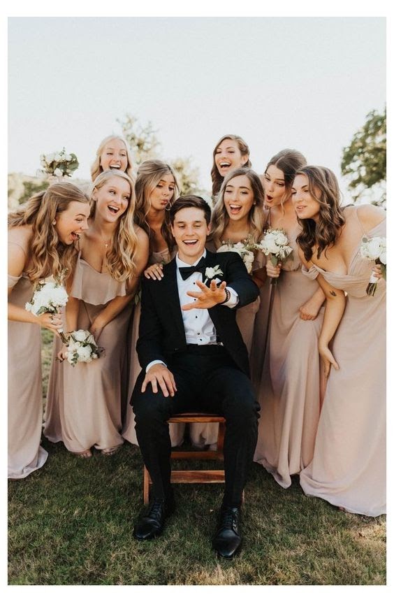 Wedding Party Photos: 18 Must-Have Shots 